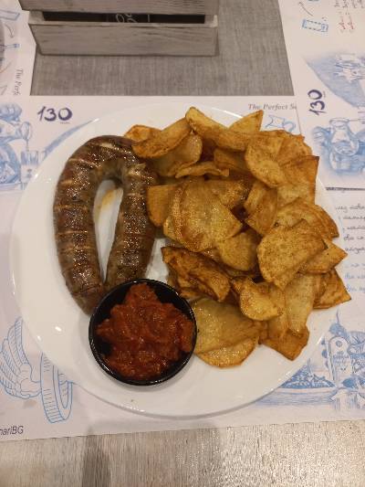 Домашен суджук със селски картофи и лютеница